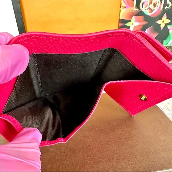 Gucci hot pink compact wallet with card holder and coin section - Picture 8 of 15